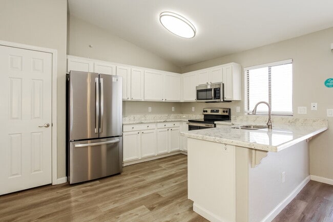 Building Photo - 13254 W Paradise Ln