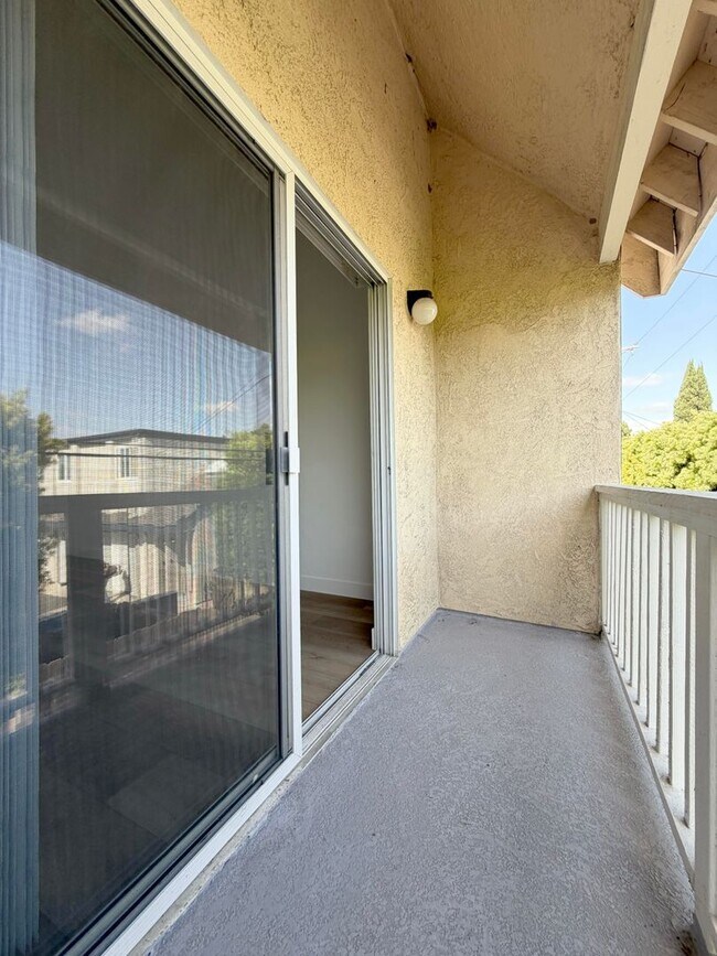 Building Photo - Alhambra Dr