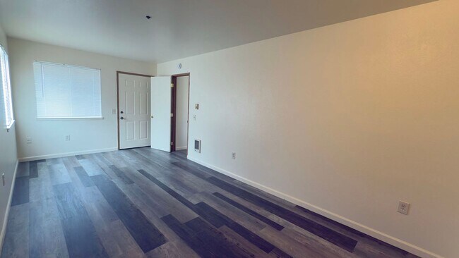 Building Photo - 518 Jetty St
