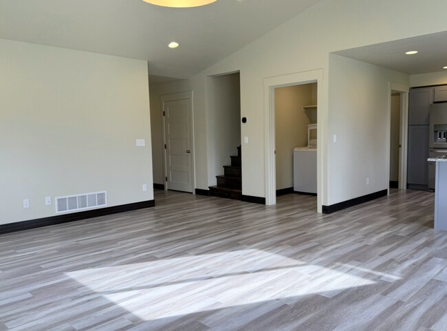 Building Photo - Modern Kalispell Home