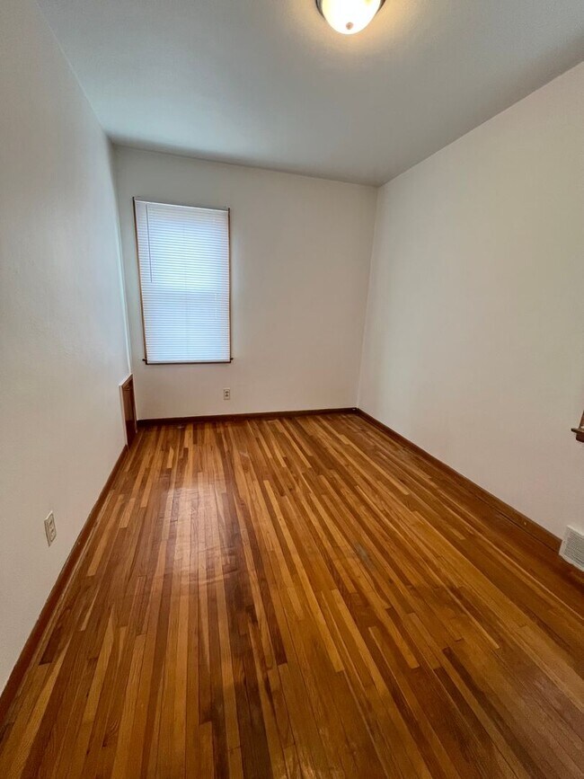 Building Photo - 2 Bed East Side Ranch with Partly Finished Basement!