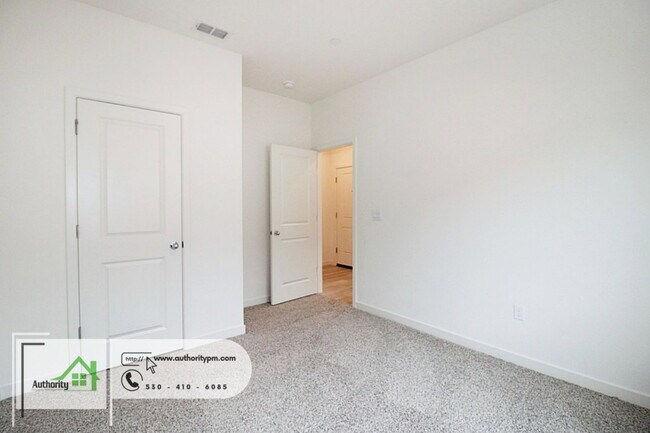 Building Photo - 2843 Hopkins Ave