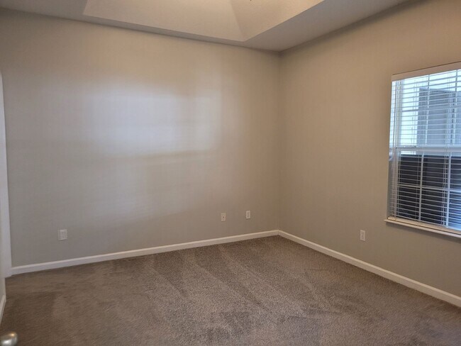 Building Photo - Newly renovated Three Bedroom Townhouse