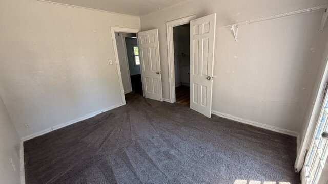Building Photo - Prime MWC Rental: Huge Yard & Near Tinker AFB!