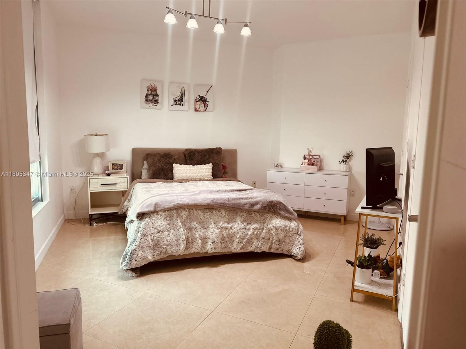 Building Photo - 350 S Miami Ave