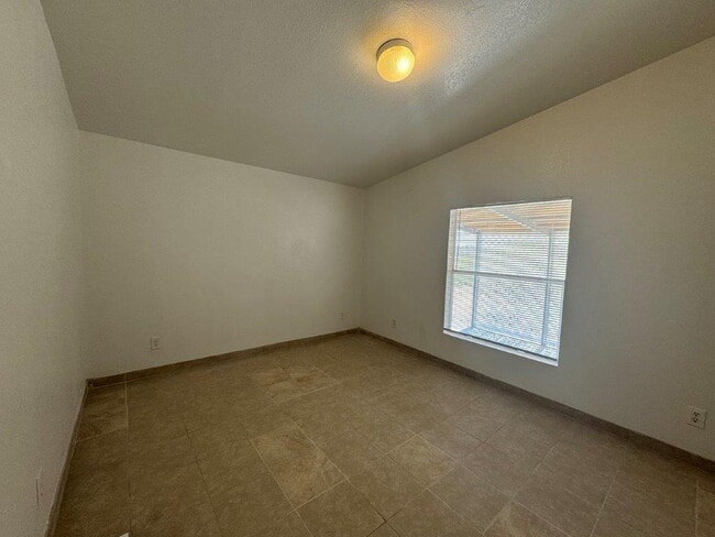 Building Photo - 3-Bed, 2-Bath Lucerne Valley Home with Spa...