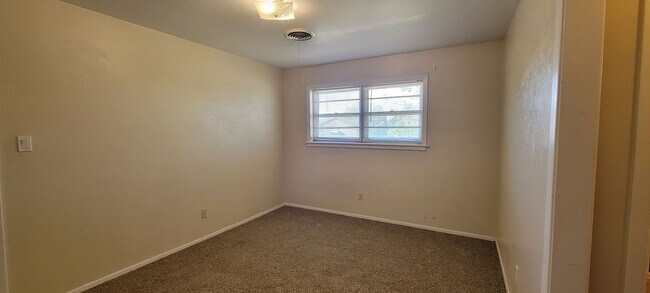 Building Photo - LARGE BRICK HOME CORNER LOT