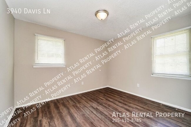 Building Photo - 3940 Davis Ln