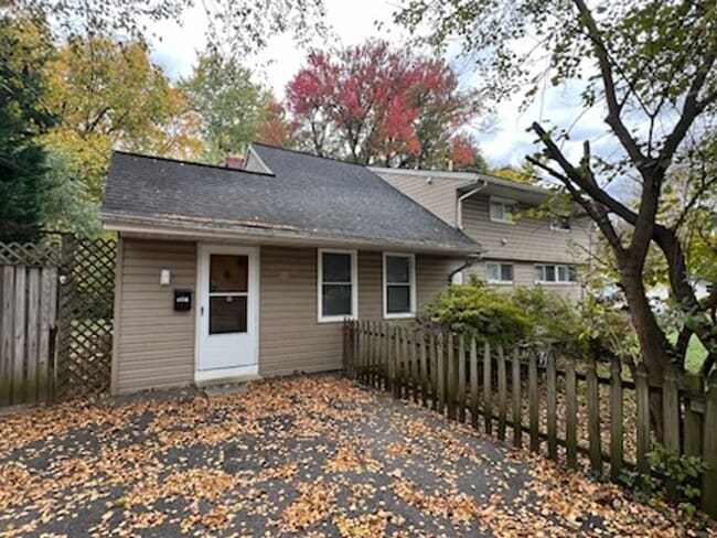 Building Photo - SINGLE FAMILY HOME IN TWINBROOK FOREST