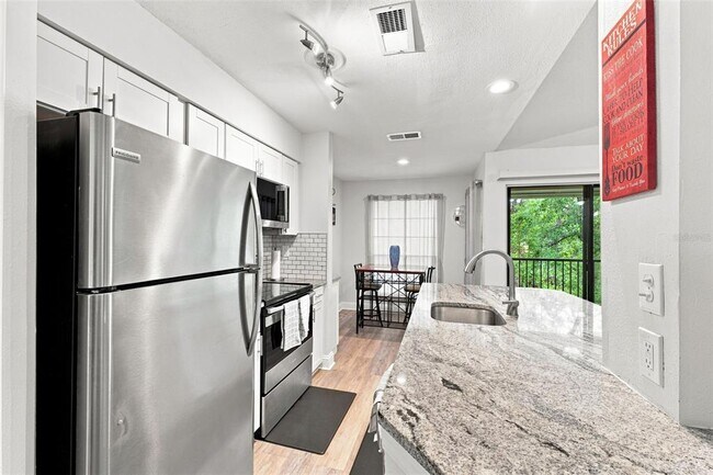 Building Photo - 8630 Mallard Reserve Dr