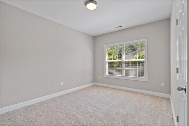 Building Photo - 3116 Tenker Creek Ln SE