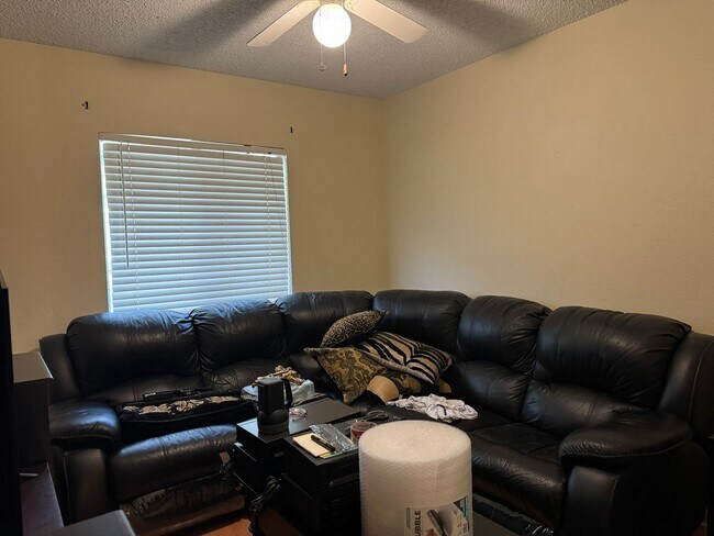 Building Photo - Welcome home to 10022 Windburn Trail!