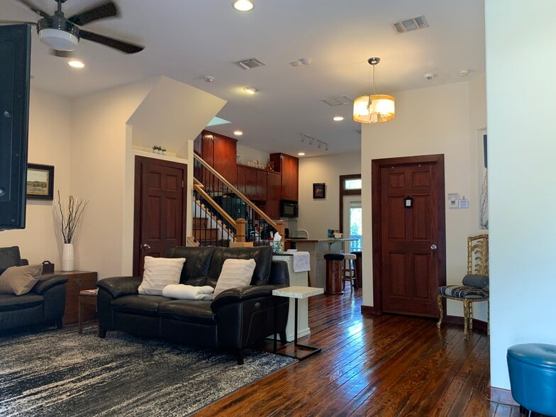 Common area. Room for rent. Upstairs. Private room with private bathroom. Austin, Tx 78702 - 905 Prospect Ave