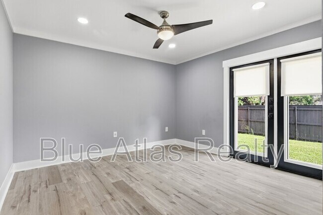 Building Photo - 15625 Terrace Lawn Cir