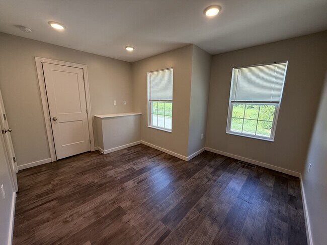 Building Photo - 209 Terrace Dr