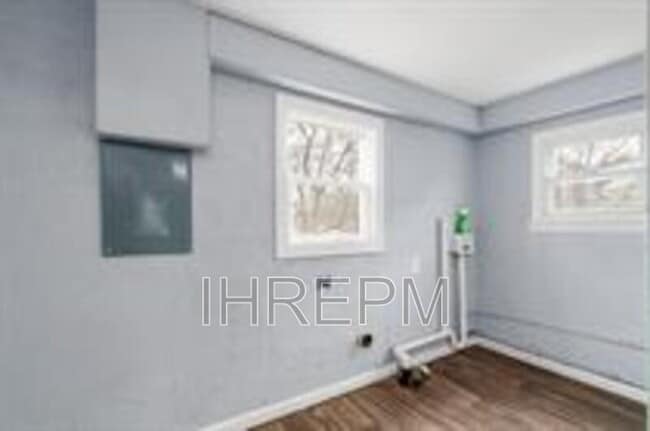 Building Photo - 2030 Ormond Ave