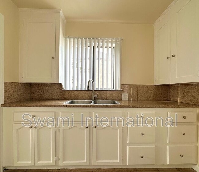 Building Photo - 119 E N St