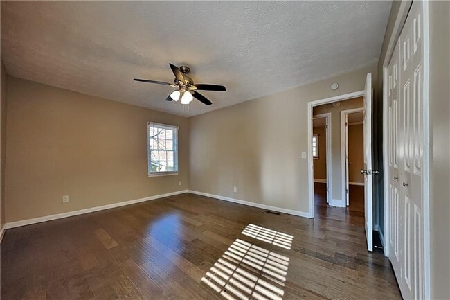 Building Photo - 4656 Lincoln Way SW