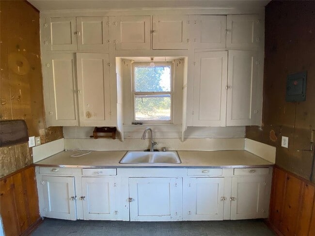 Building Photo - 700 US-290