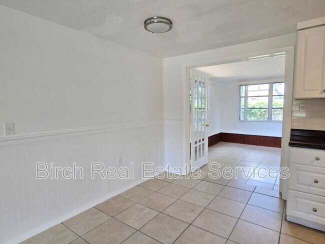 Building Photo - 4352 Shoreline Dr