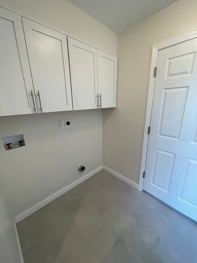 Building Photo - Newly Renovated 4 Bedroom Home with Views