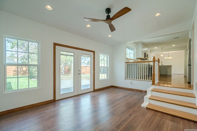 Building Photo - GORGEOUS 4-BEDROOM HOME IN TERRELL HEIGHTS