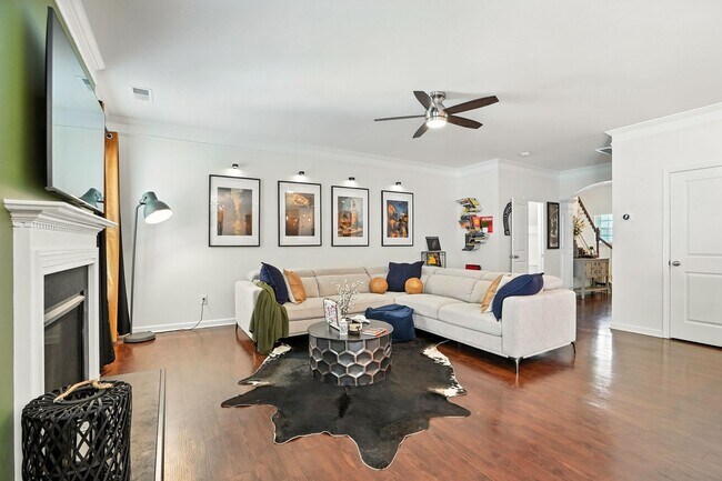 Building Photo - Beautifully Maintained 3-Bedroom Home with...
