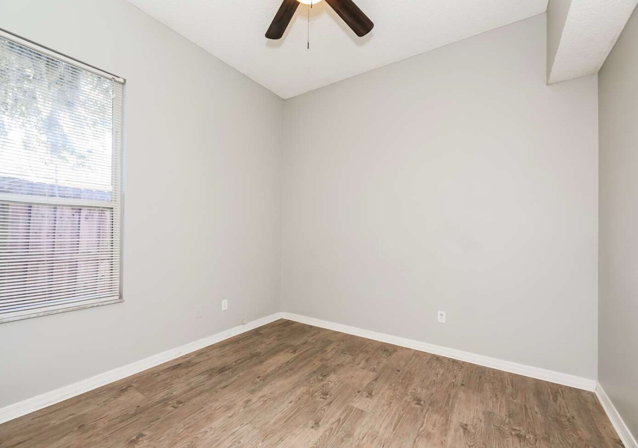 Building Photo - 4592 Misty Dawn Ct N