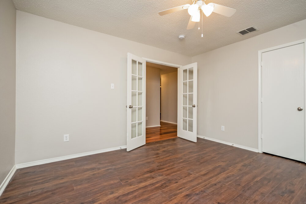 Building Photo - 1901 Lariat Dr
