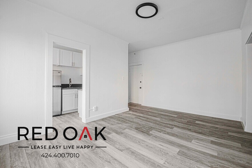 Building Photo - 822 S Park View St