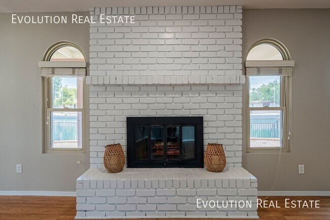 Building Photo - 2033 S Paseo Loma