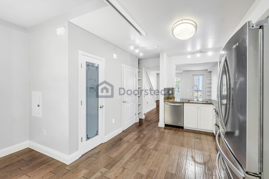 Building Photo - 1561 Brunswig Ln