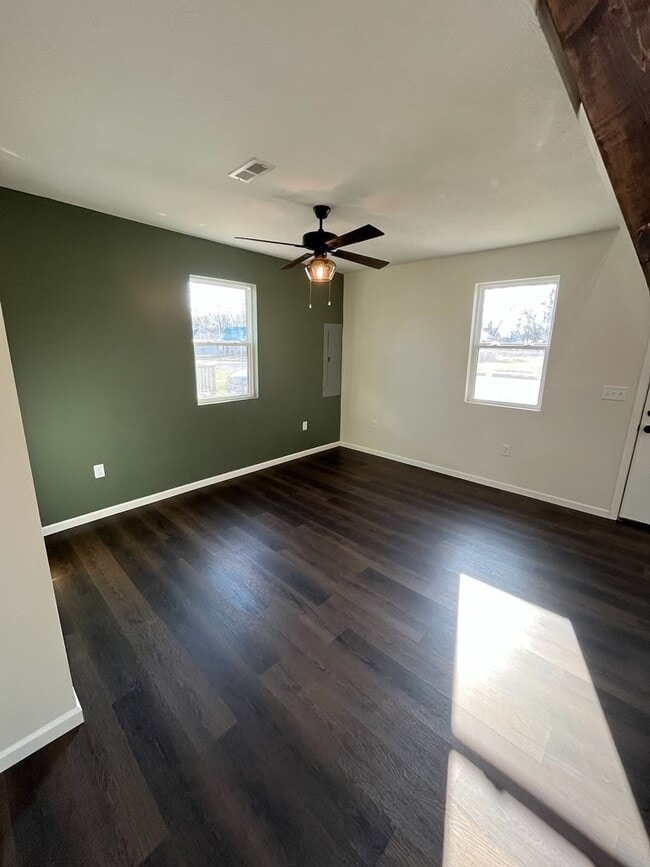 Building Photo - 2+ BEDROOM 1 BATHROOM HOUSE FOR RENT