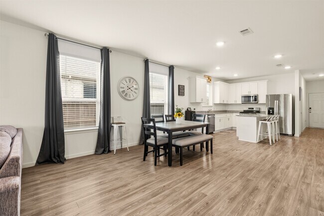 Building Photo - 8218 Wave Arbor Dr