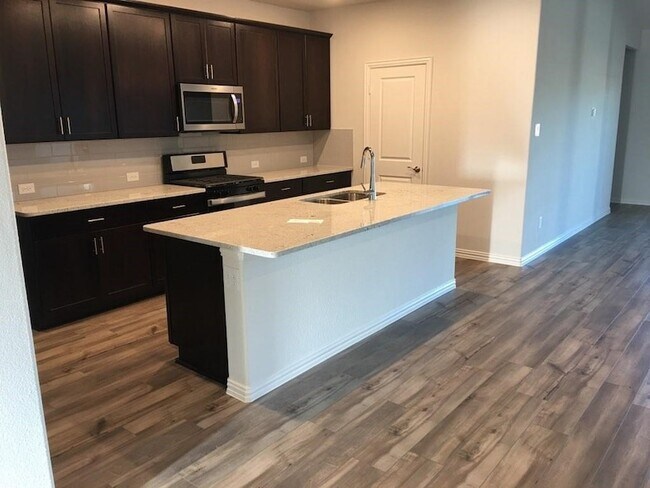 Building Photo - 10520 Katalpa Dr