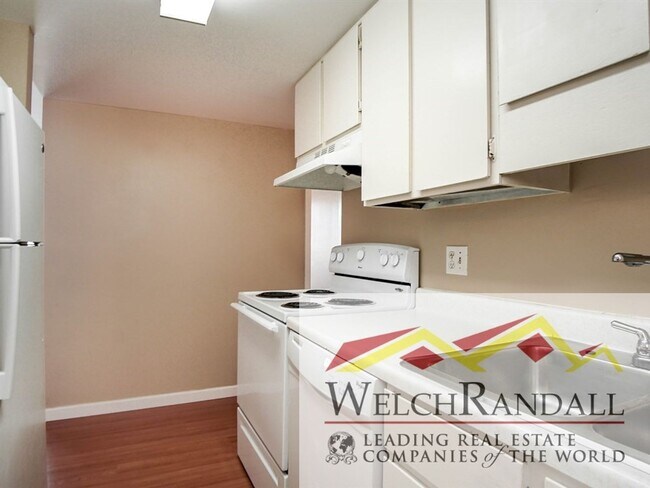 Building Photo - Your Roy Condo Retreat – 2 Bed, 1 Bath, Mo...