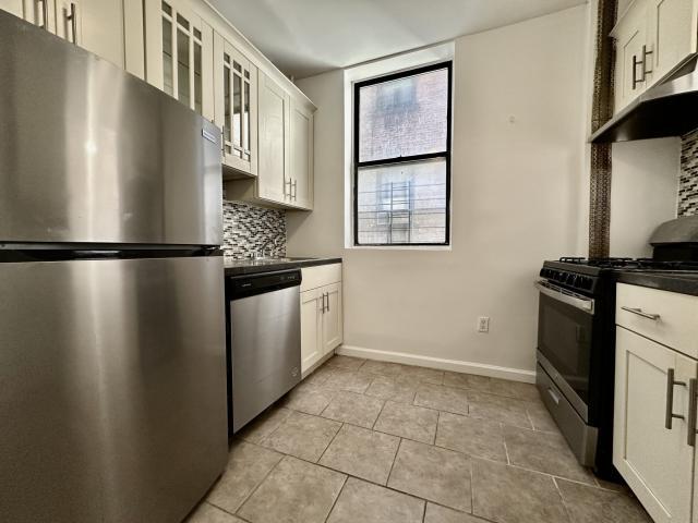 Building Photo - 3 bedroom in NEW YORK NY 10032