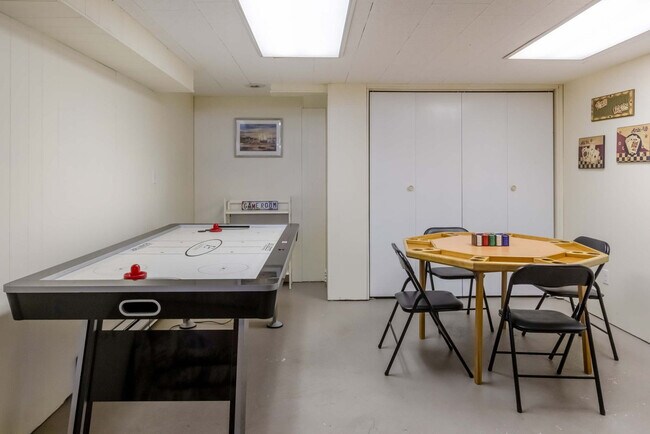 Building Photo - 640 S Columbia St