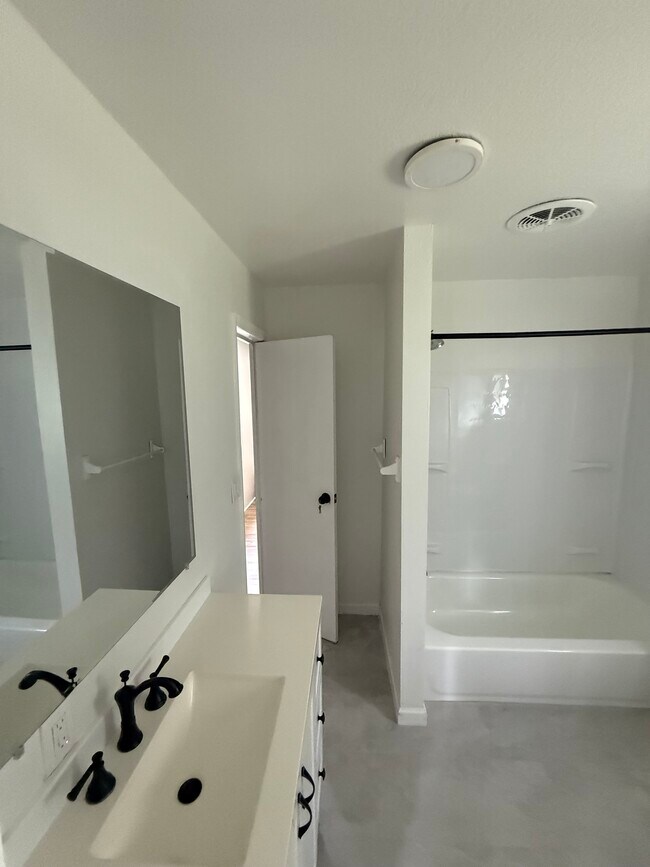 Building Photo - 16425 Sunflower Trail