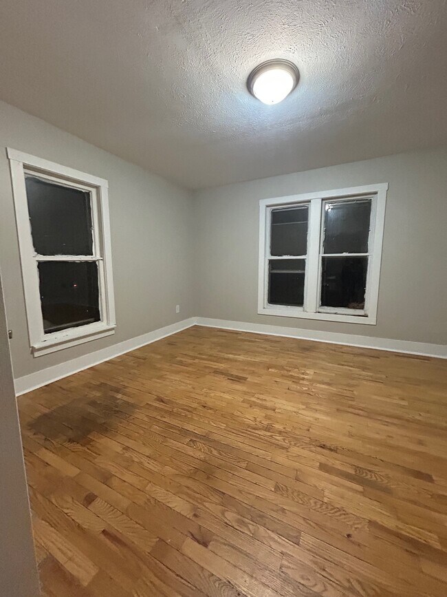 Building Photo - 129 Meachem Ave