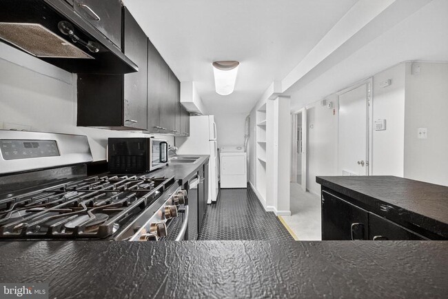 Building Photo - 1745 Lanier Pl NW