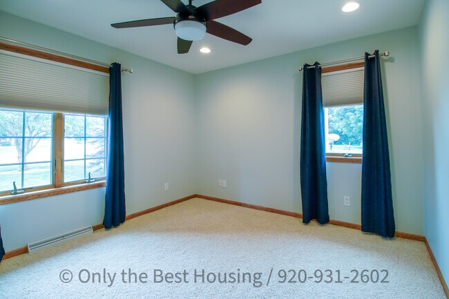 Building Photo - N9429 Rosebud Ln
