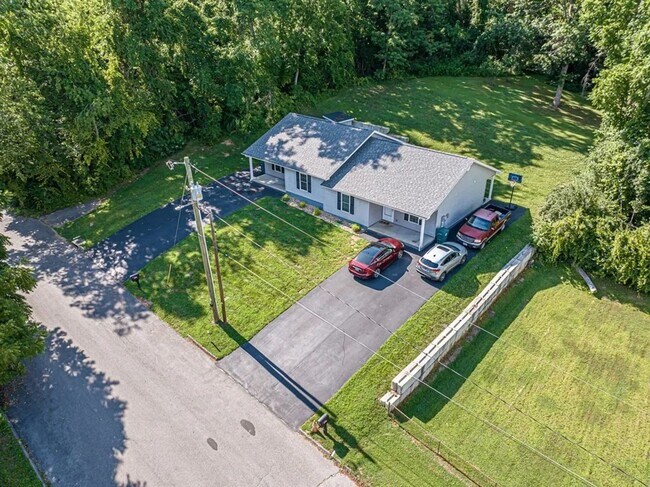 Building Photo - Eastern Eight- Bristol, VA- SFH