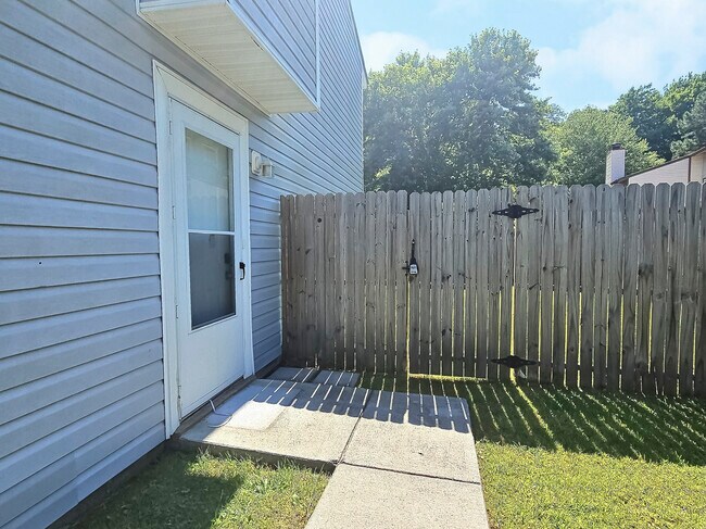 Building Photo - 613 Folkstone Way