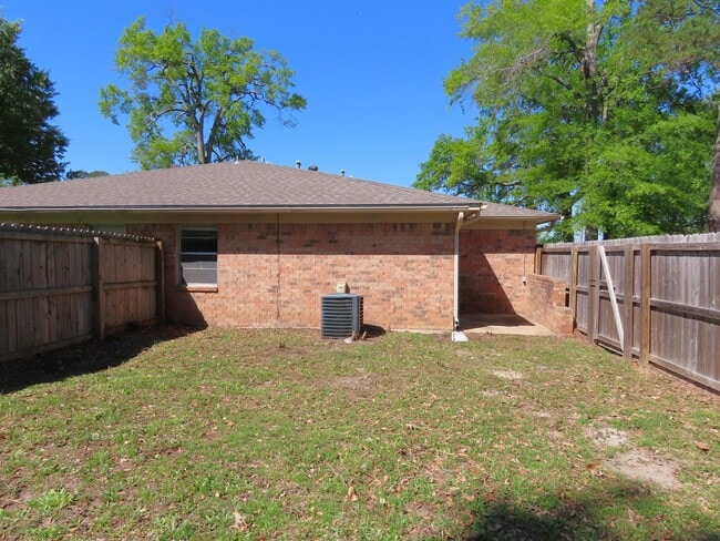 Building Photo - South Tyler! 3 Bedroom, 2 Bath Duplex w/Garage