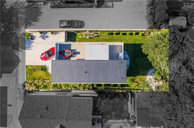 Building Photo - 56 Houston Ave