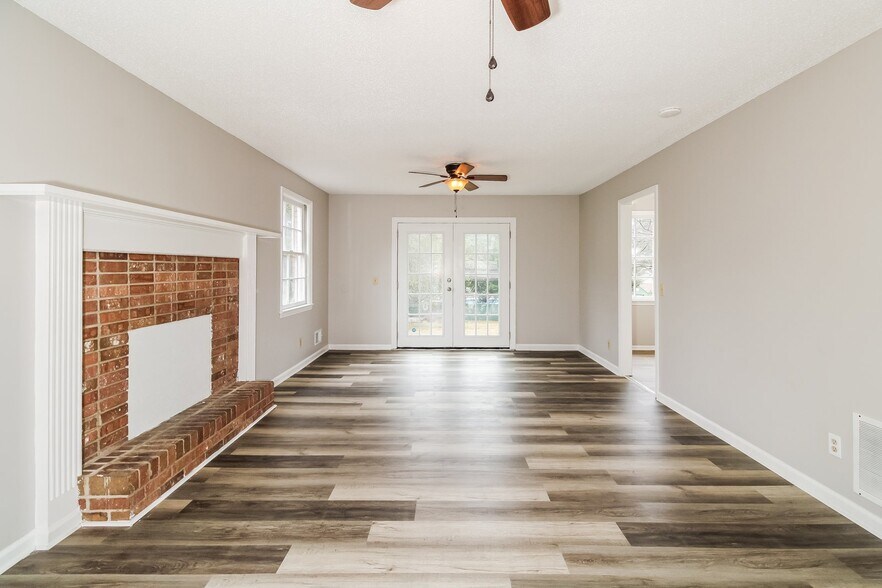 Building Photo - 9574 Windsor Lake Blvd