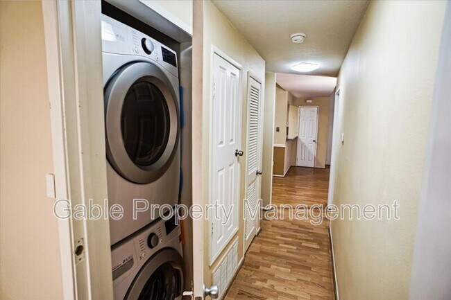 Building Photo - 24153 Del Monte Dr.