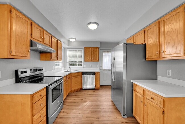 Building Photo - $2,550.00 - 3-bed, 3-bath split-level loca...