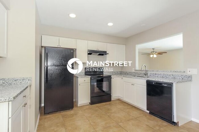 Building Photo - 510 N Tercera Ave